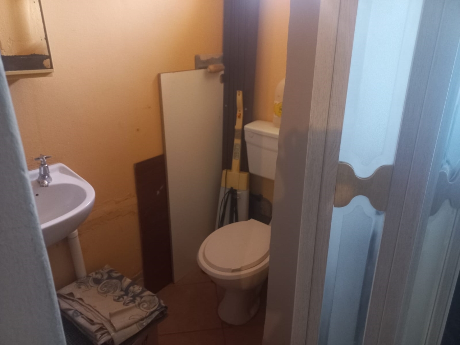 6 Bedroom Property for Sale in Woodlands Western Cape